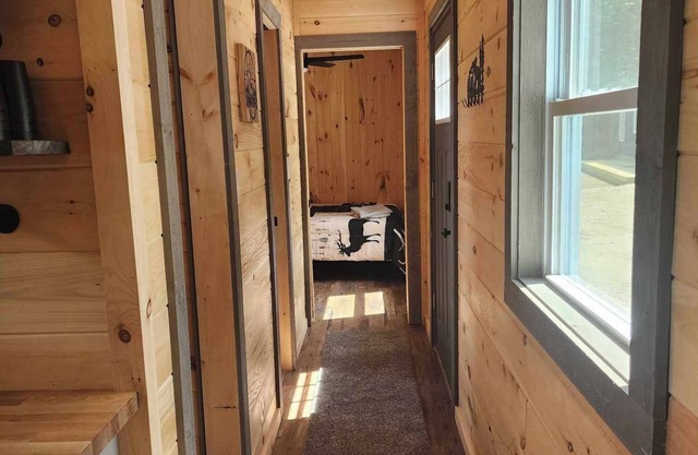 New 1 bedroom Container cabin with direct trail access (cabin 3)