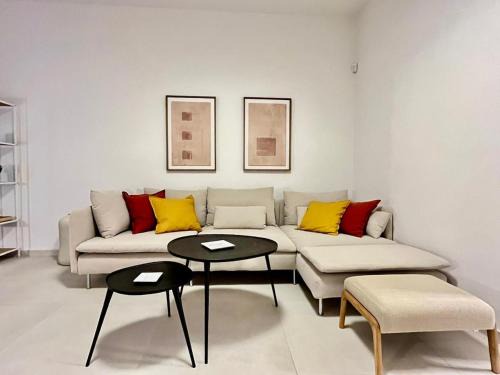 New 1BR Apt modern and light