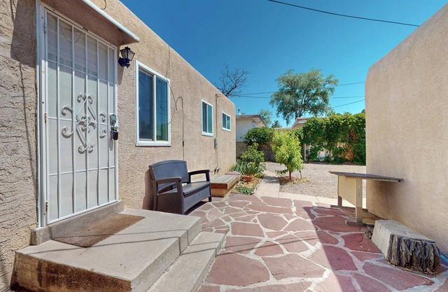 NEW- 2 Bed/1 Bath near UNM/VA/State Fair/Kirtland