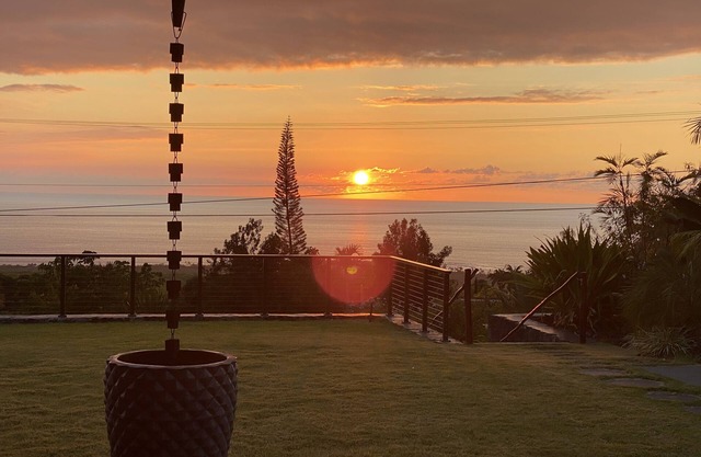 New 2 Bedroom Guesthouse with Mountain & Ocean View!