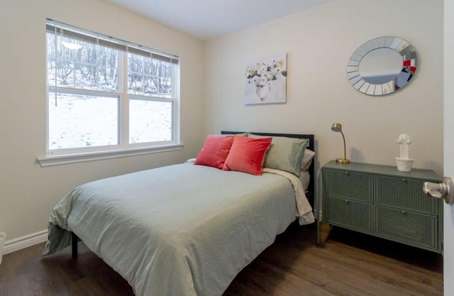 New 2BD Condo, UNB, Hospital, Golf, Patio Coffee