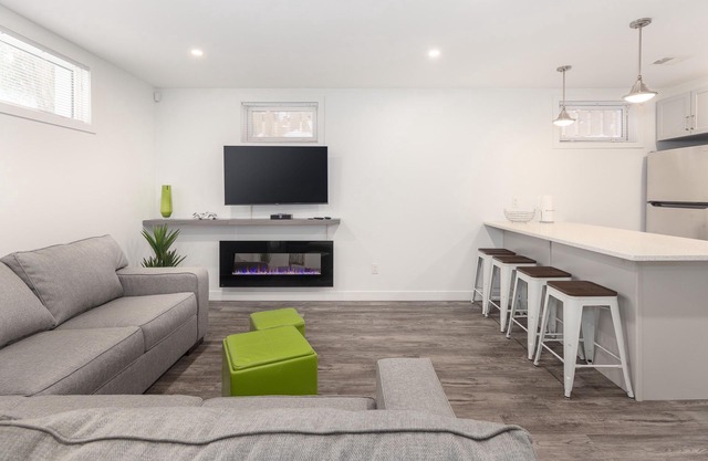 NEW 2Bed Modern Basement-Suite w/Indoor Fireplace
