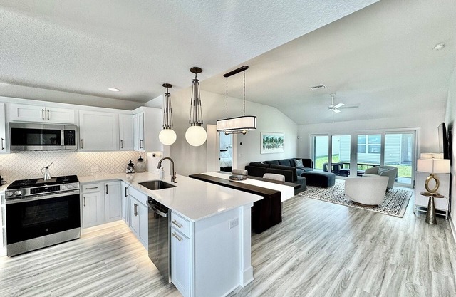 New 3/2 w/Golf Cart in The Village of Waters Edge