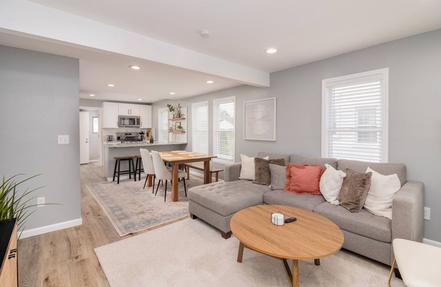 New!3BR/2BA Home in the Vibrant City of Hazel Park