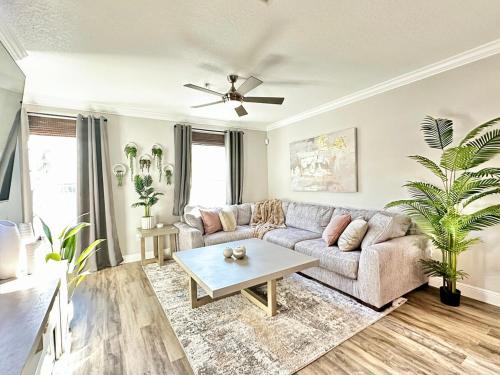 New 3BR w King Beds, Pool, Modern Elegance