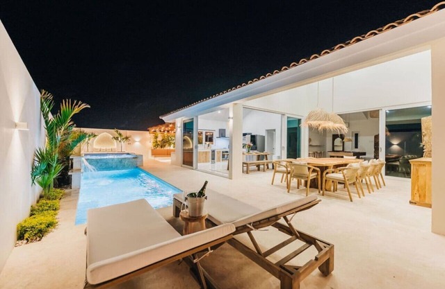 NEW | 3min to Beach, Billiard, HotTub, 8 sleeps