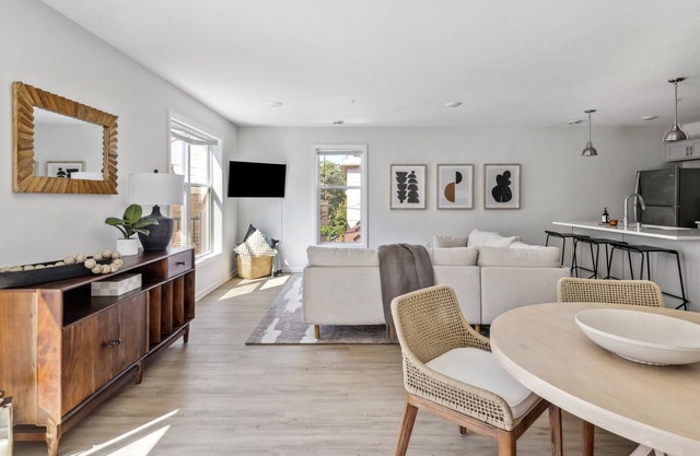 NEW 5 Bedroom Cityscape Sanctuary + Rooftop Deck