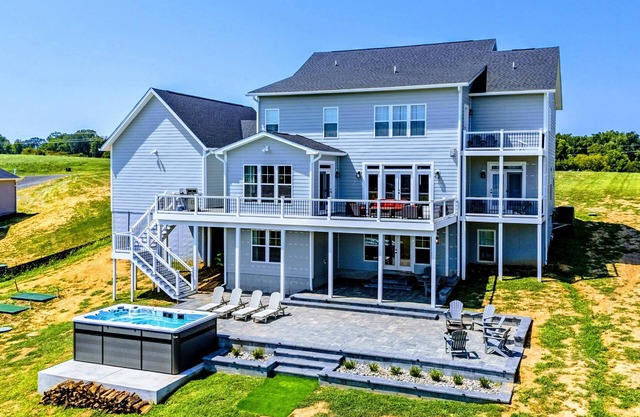 NEW 8BR Lakefront Lake Anna, Dock, & Swim Spa