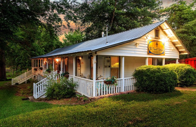 *NEW* Adorable French Country Cottage w/Free Bikes