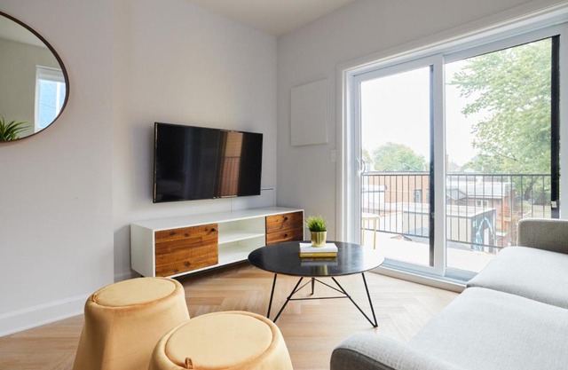New and Cozy 3 bedroom in Le Plateau by Denstays