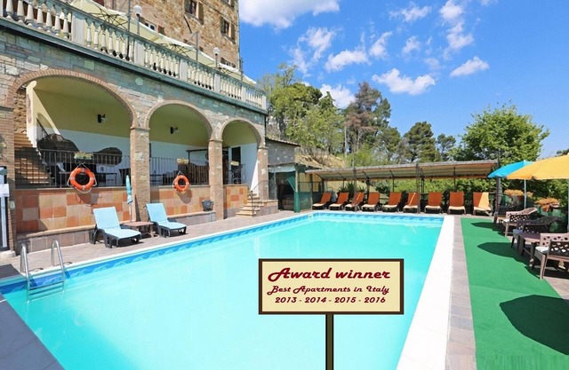 (NEW) Apartment (A) with swimming pool, jacuzzi and tennis court in Tuscany.