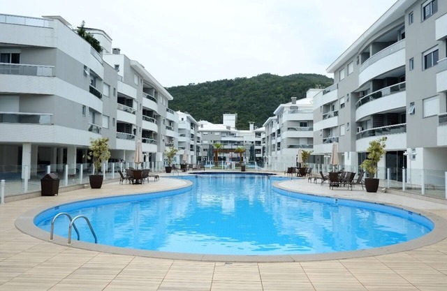 New apartment in the North corner of the British with leisure area. Wifi, NetFlix and Split.