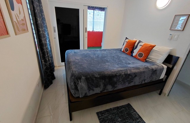 New Apt. 6 to 10 guest+Airport+Malls+CarolinaBeachs+Restaurants.