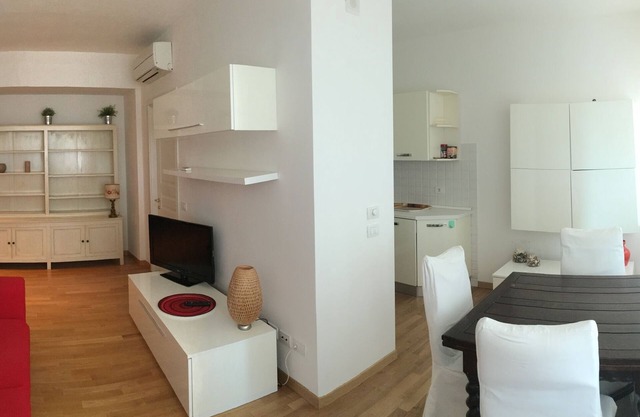 NEW beautiful apartment 650m from the Tower