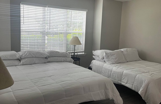 New Beautiful home no stairs and 12 mins from ATL airport minutes from downtown