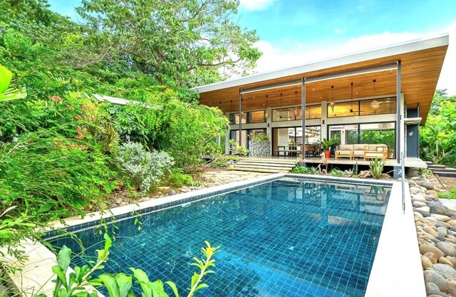 New Boutique Villa-Walk to beach- Private pool