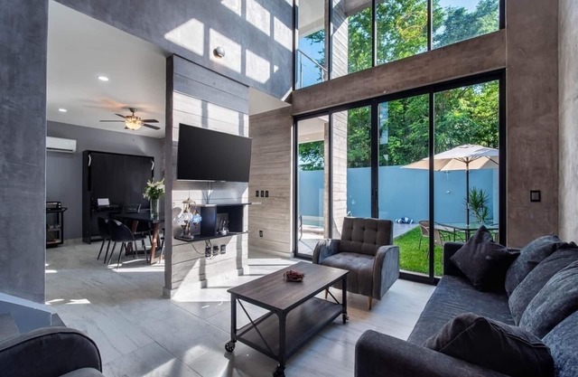 New Build 10 min walk to the Turtle Release Beach -Pool - 2 mins to downtown