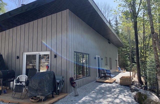 New build Lakefront cottage with 117 Acres