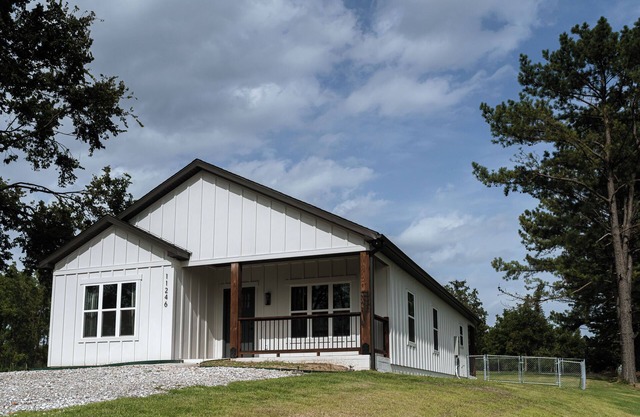 New build near Beaver Lake