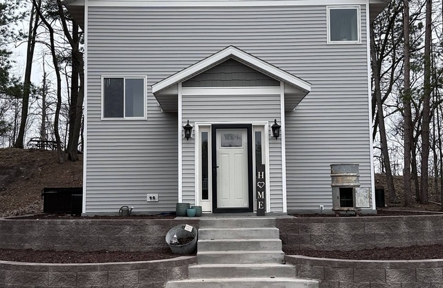 New build on quiet recreational lake with hot tub. Close to "Up North" amenities