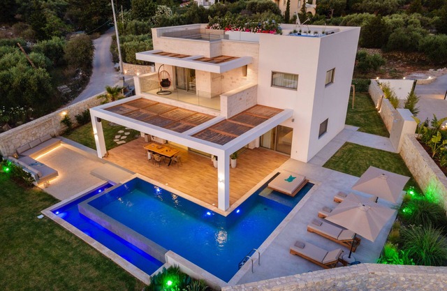 New-build Villa Logari Chania Heated private pool and Roofgarden with jacuzzi