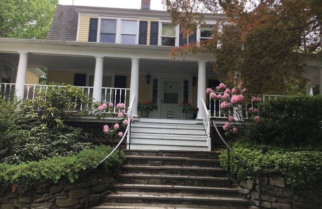 New Canaan-Great Fairfield County Location. Walk to Town. Walk to Train