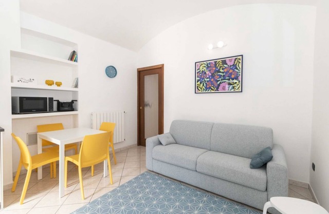 New! Coloured Flowers Apartment x4