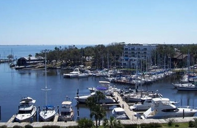 NEW COMPLETE REMODEL, MELBOURNE HARBOUR VIEWS
