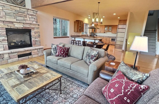 NEW! Conifer Lodge-Secluded with Spectacular Views