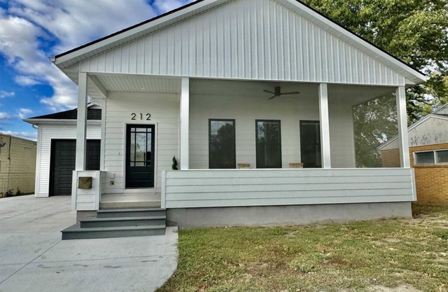 New Construction Home, 1 block to Legendary Surf District/Blocks to downtown