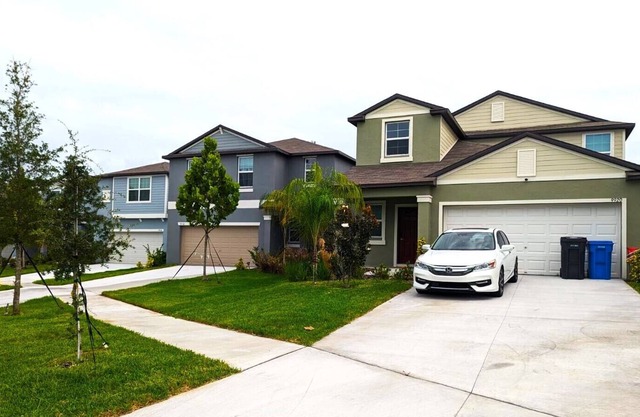 New Construction w/ multiple amenities just MINUTES from bustling Downtown Tampa