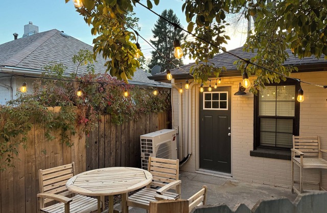 NEW! Cozy Berkeley Bungalow, walking distance to 25+ shops & eateries!