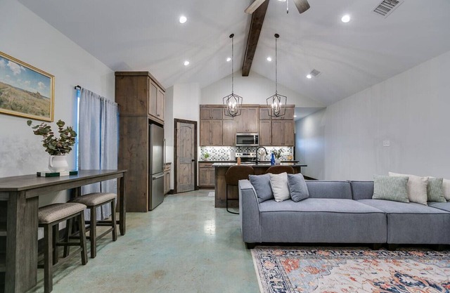New! Cozy & Convenient W/2BR & 2BA