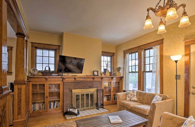 NEW! Cozy Eau Claire Home - 1/2 Mi to Carson Park!