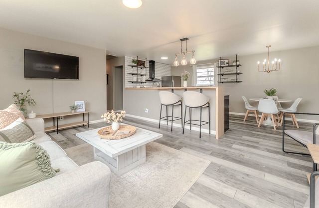 NEW! Cozy Ranch/Sleeps 8/5 Mins to Grand Pk/Just Mins to Downtown Westfield!