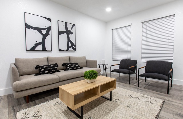 NEW Cozy Renovated Townhome | 25 min to Denver