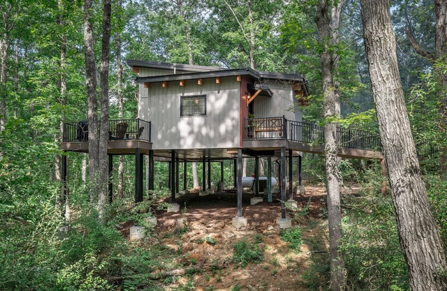 New - custom-built Treehouse - Twilight