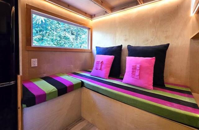 (NEW) Designer Tiny Home Nestled in Tranquil Forest- Nature Lover's Paradise