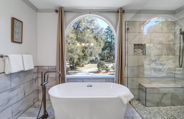 New DOCK- Wilmington River- 5 BR/4BA Home - New Booking Discount Pricing