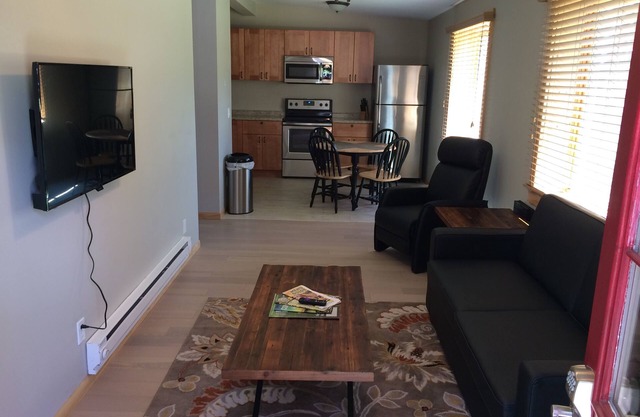 New Downtown Apartment. Walk Everywhere, Rest Comfortably