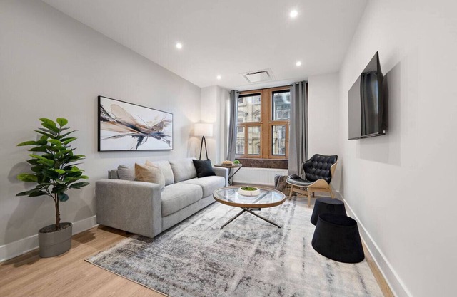 New Downtown MTL Old port 2 BR 2 BA + Parking