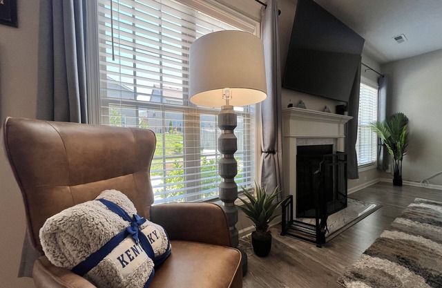 NEW! Freshly Furnished 4 Bedroom Sweet Kentucky Home in the heart of Lexington.