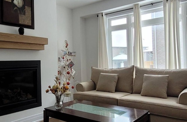 New gorgeous charming quiet 4-BR single house 9 minutes to Lake Simcoe