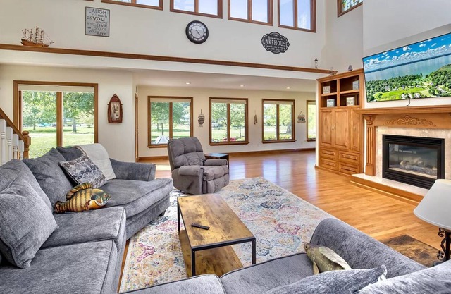 NEW Grand Lake Lakefront Home With Boatdock - Sleeps 12