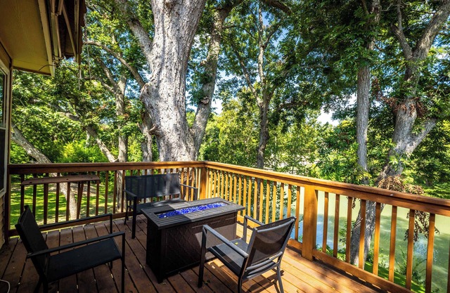 New*| Guadeloupe River Access | Large yard