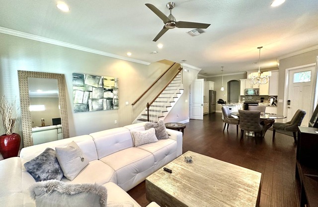 New! Heart of South Tampa Townhome 3BD/2.5BA Tesla Charger