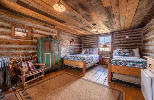 New! Historic 1906 cabin in Colorado Natl Forest