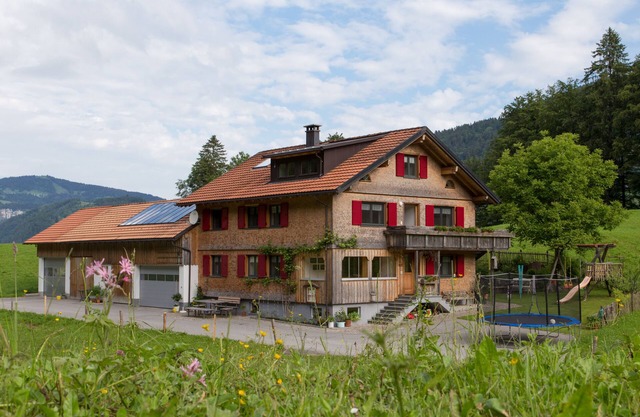 New holiday flat in quiet location with a big garden, far from the street