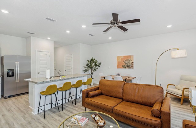 New Home near UWF & PNS Beach!