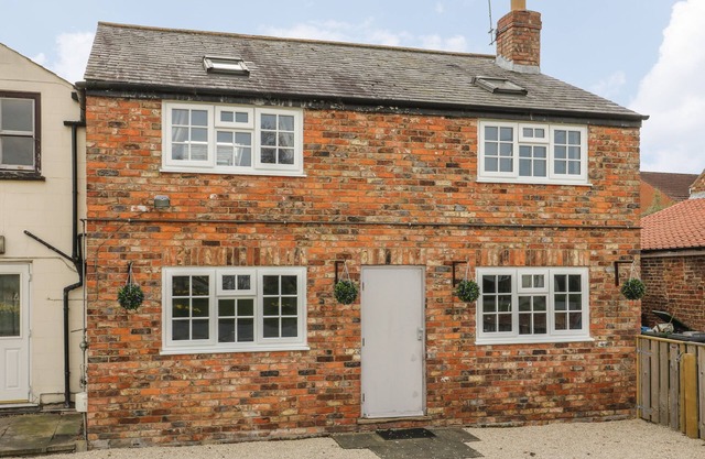 NEW INN APARTMENT, with a garden in Easingwold
